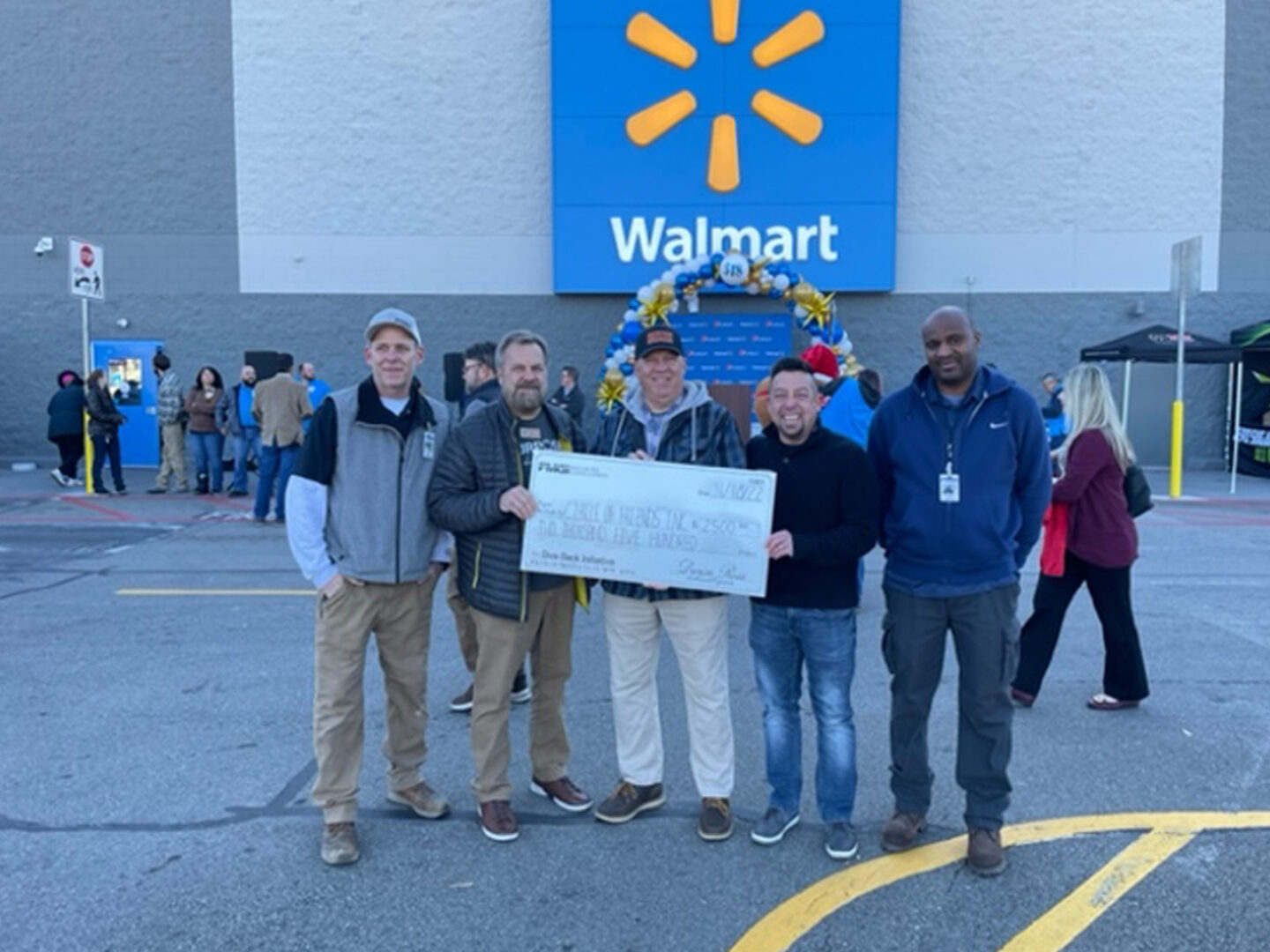 Walmart 518 in Canton, GA Celebrates Grand Opening with Give Back